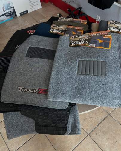 CARPET FLOOR MATS $10.00